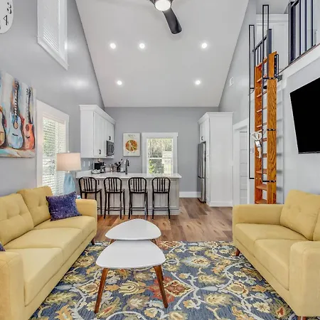Villa 2120 Escambia Ave